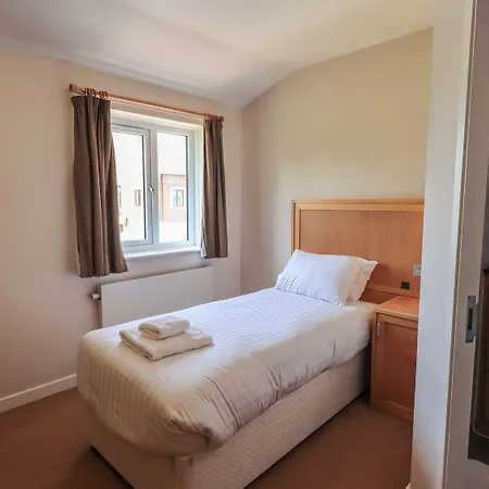 Jubilee Ground-floor Single Bedroom פנרית'